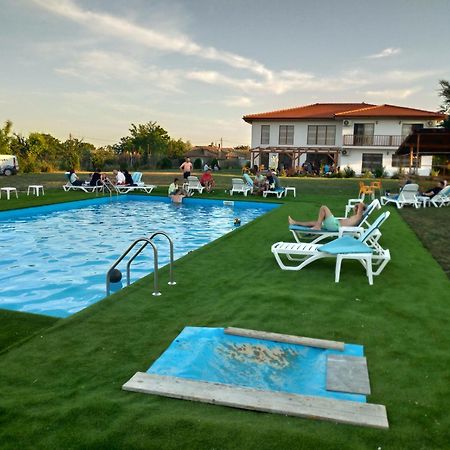 Pensiunea Paradiso Sarinasuf Buitenkant foto