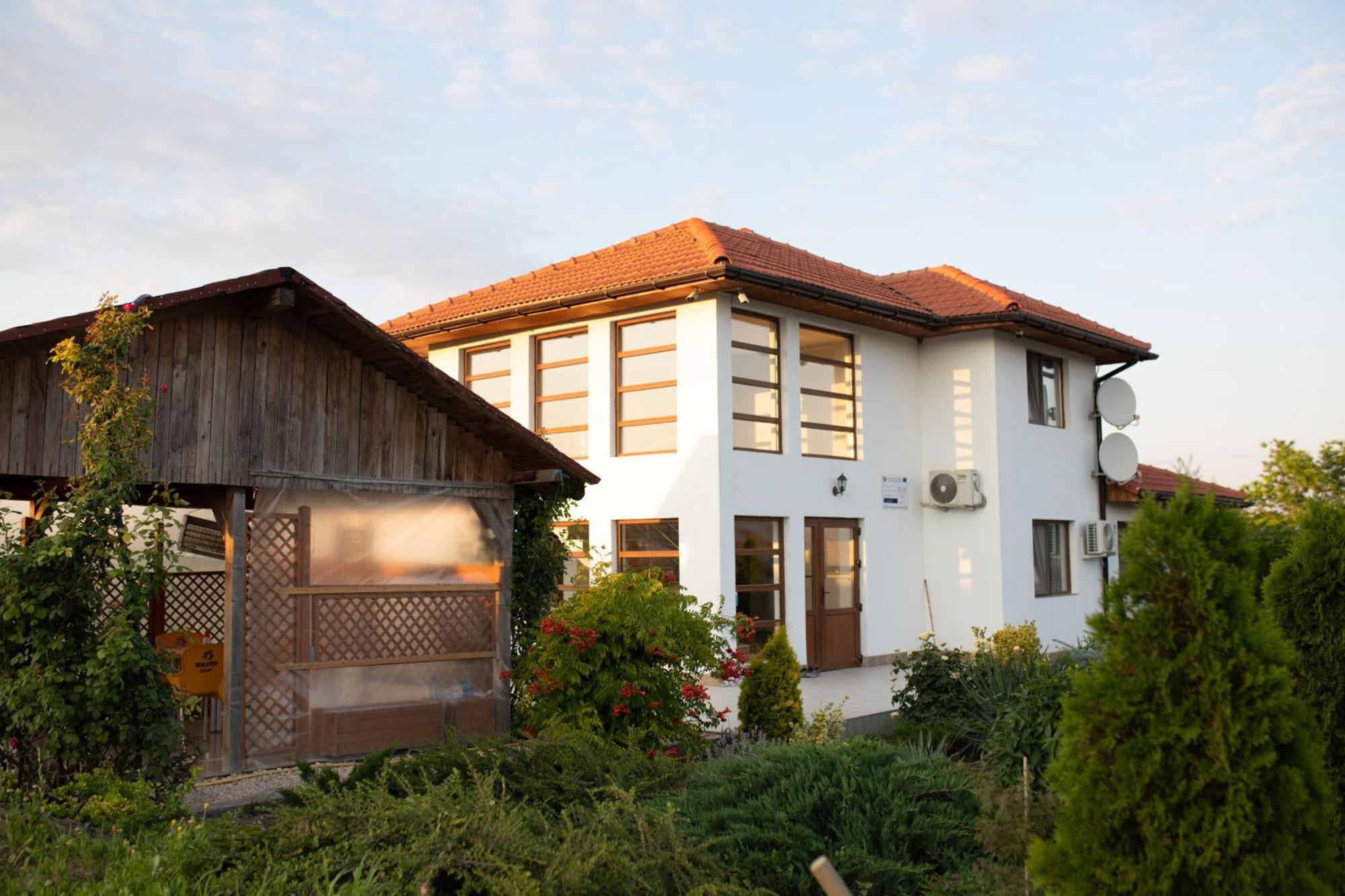 Pensiunea Paradiso Sarinasuf Buitenkant foto