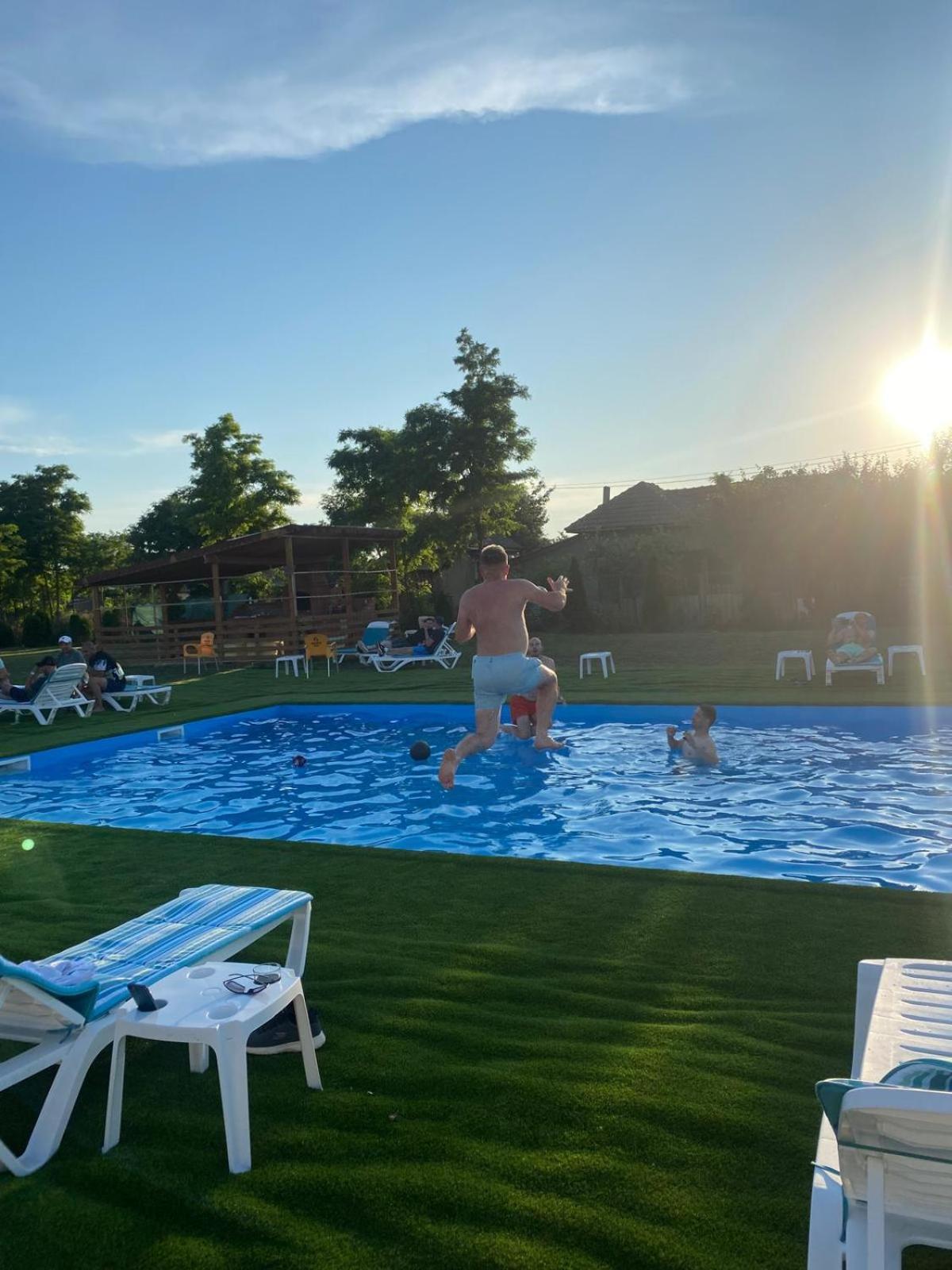 Pensiunea Paradiso Sarinasuf Buitenkant foto